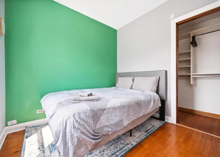 Wrigley 2br, 1ba With Free Parking Chicago